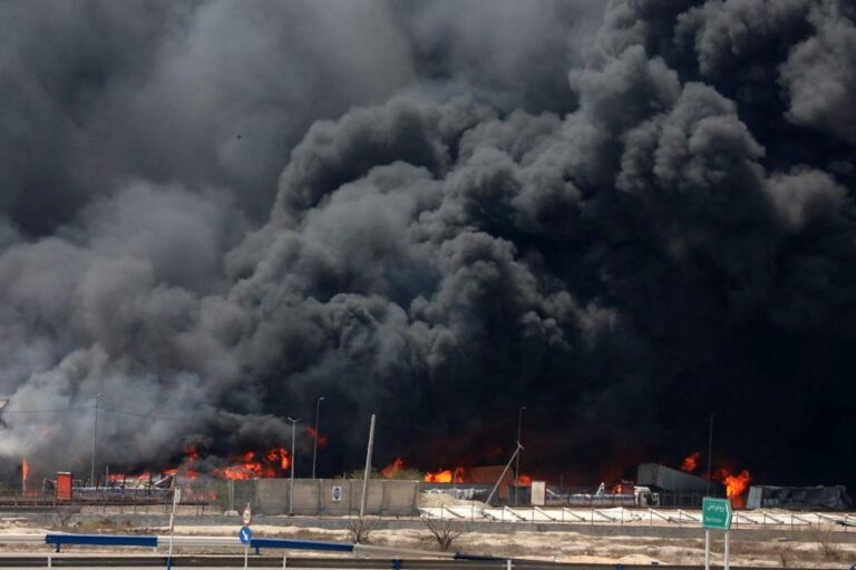 Irán descarta el sabotaje como causa de la explosión en un puerto que causó 70 muertos