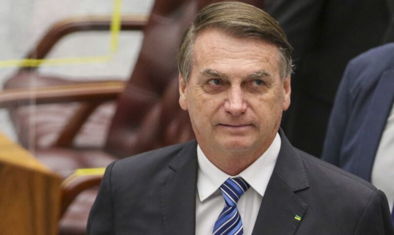 Bolsonaro cita a 15 testigos para su defensa en el juicio por intento de golpe de Estado