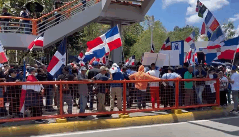 Comienzan a llegar manifestantes a marcha contra haitianos indocumentados