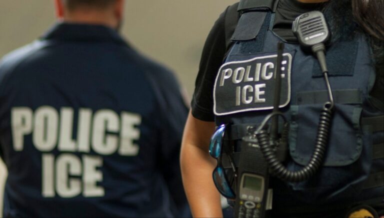La migrante tenía permiso para estar EE.UU