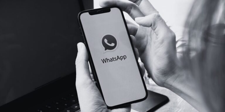 Millones de usuarios reportan fallas globales de WhatsApp