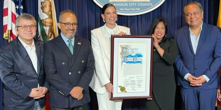 Natalia Jiménez recibe reconocimiento de Los Ángeles