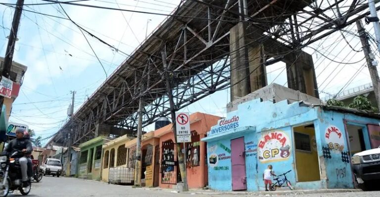 Inspeccionan puentes y elevados construidos en zonas de alto riesgos