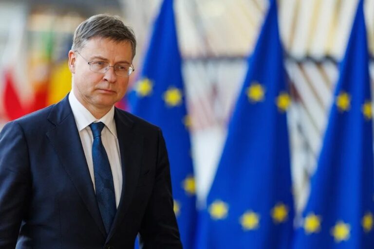 UE insta a China a no desviar hacia Europa los productos afectados por la guerra comercial con EE.UU.