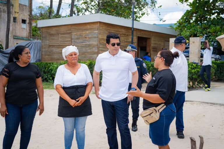 Ministro de Turismo recorre balnearios durante la Semana Santa