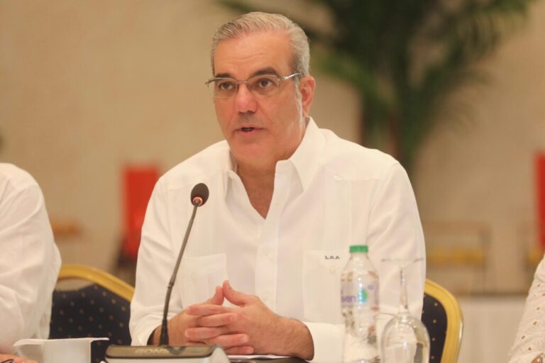 Abinader dice cree en el poder de las cooperativas #FVDigital