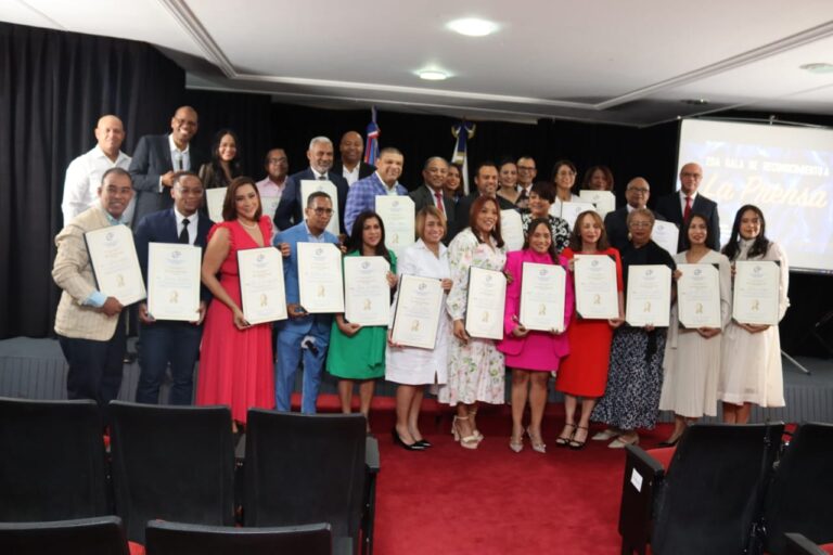 CDP reconoce trayectoria de destacados periodistas de Telemicro