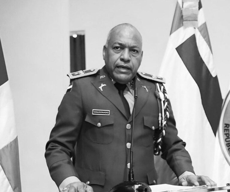 PN sepulta con honores al coronel Ovidio Maldonado, víctimas de colapso del Jet Set