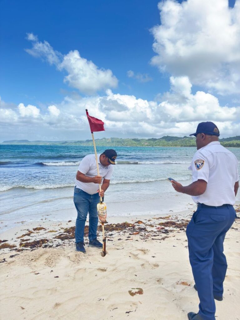 Clausuran playa Rincón debido a alto oleaje #FVDigital