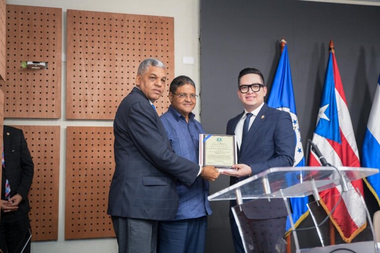 Director del COE es reconocido en el Parlacen por más de 20 años de servicio “salvando vidas”