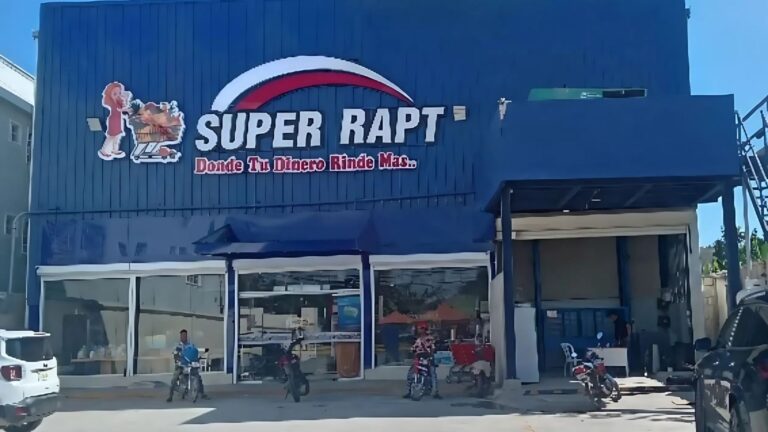 Ladrones rompen techo de negocio y roban caja fuerte, alcohol y dinero en efectivo