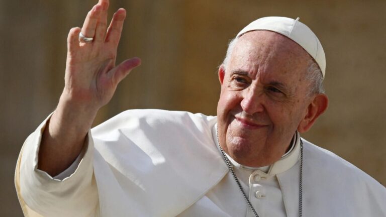El Papa pide en la Vigilia traer esperanza ante vientos de muerte