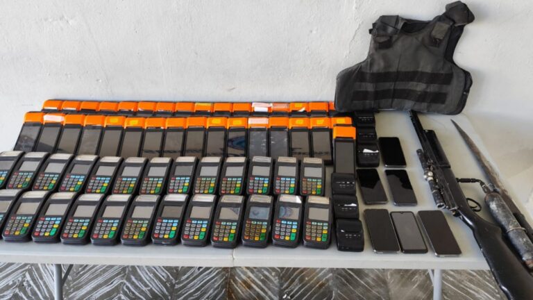 Policía y MP incautan 62 verifones usados en venta ilegal de lotería en Cabral, Barahona