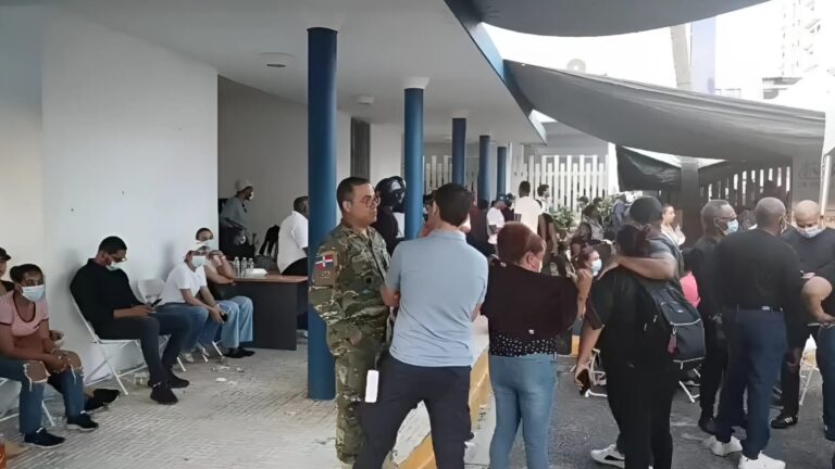 Laboratorio Nacional de Salud Pública se convierte en sala de espera tras tragedia en discoteca Jet Set