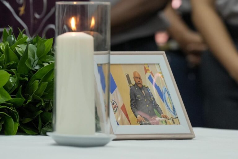 Policiales: ASEOPNA y HOGESDOPOL rinden homenaje al Dr. José Ovidio Maldonado Reyes en su novenario – Inicio – Policía Nacional de la República Dominicana