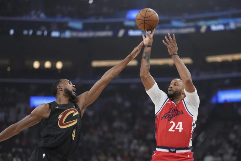 Evan Mobley de Cleveland gana el premio al Jugador Defensivo del Año de la NBA