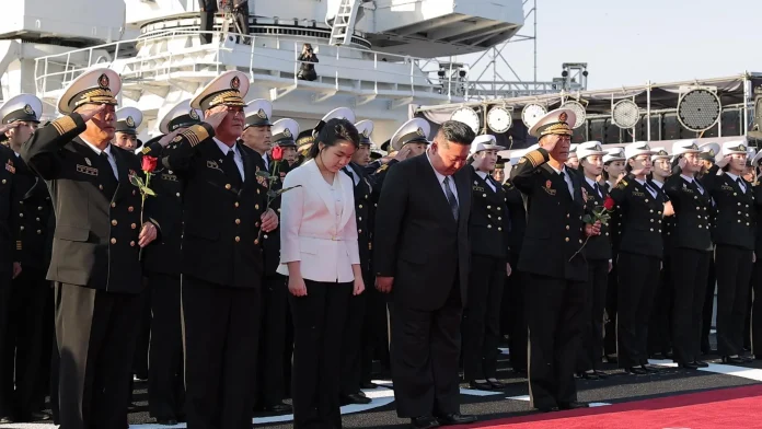 el-lider-norcoreano-kim-jong-un-y-su-hija-kim-ju-ae-asistiendo-a-la-ceremonia-de-inauguracion-del-de.webp