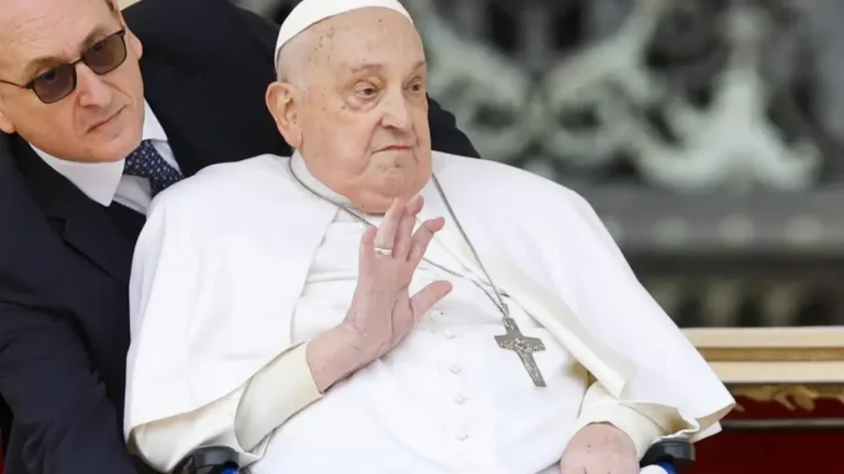#Mundo:El Vaticano confirma que el papa Francisco falleció a causa de un ictus cerebral que le causó un coma