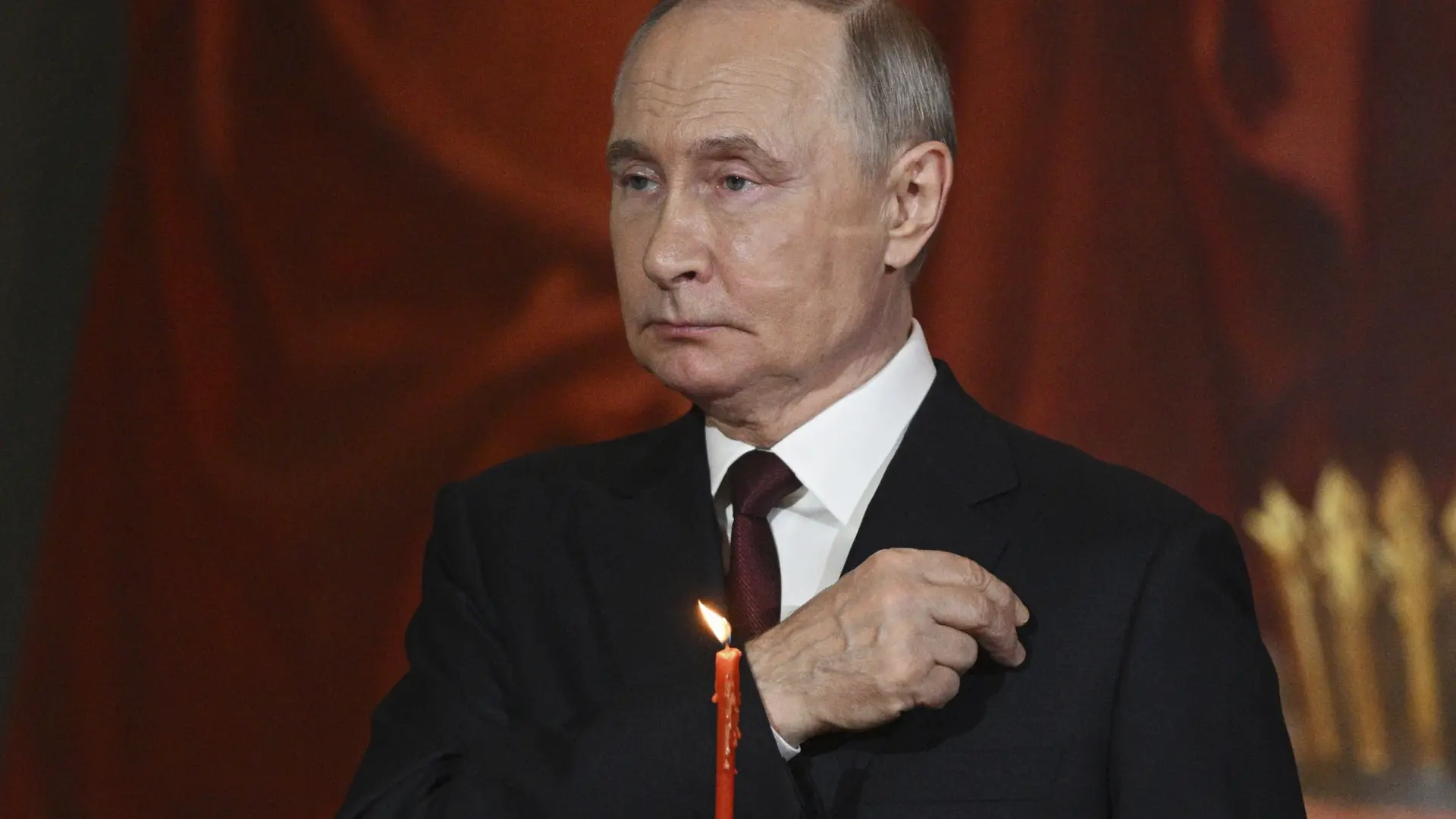 el-presidente-ruso-vladimir-putin-durante-el-servicio-religioso-ortodoxo-de-pascua.jpeg