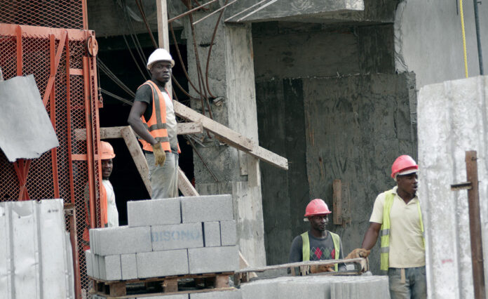 haitianos-construccion.jpg