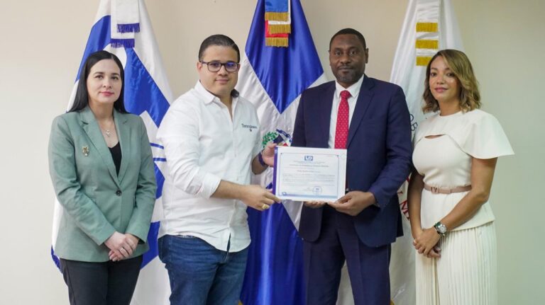 INDOCAL entrega la Primera Certificación de Gestor Energético al Ministerio de Energía y Minas