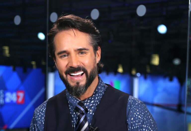 José Ron confirma noviazgo con la actriz Lizy Martínez