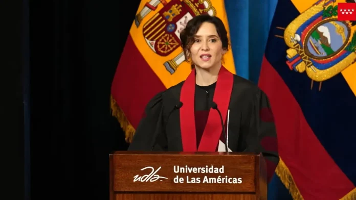 la-presidenta-de-la-comunidad-de-madrid-isabel-diaz-ayuso-durante-investidura-como-doctor-honoris-ca.webp