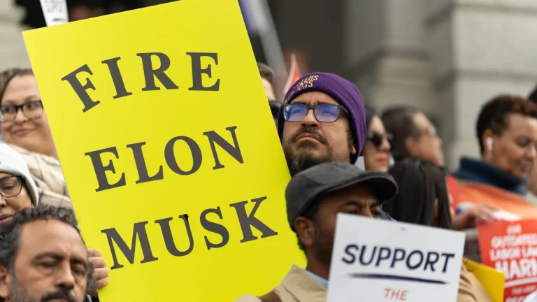 #Mundo:El Supremo de EEUU avala el despido de 16.000 empleados públicos en periodo de prueba por los recortes de Trump