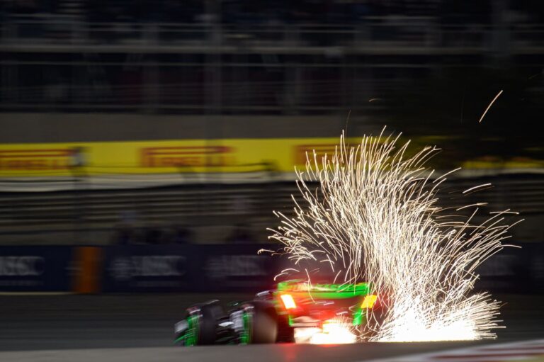 #Deportes: ¿Por qué salen chispas de los coches de Fórmula 1? Explicación #F1