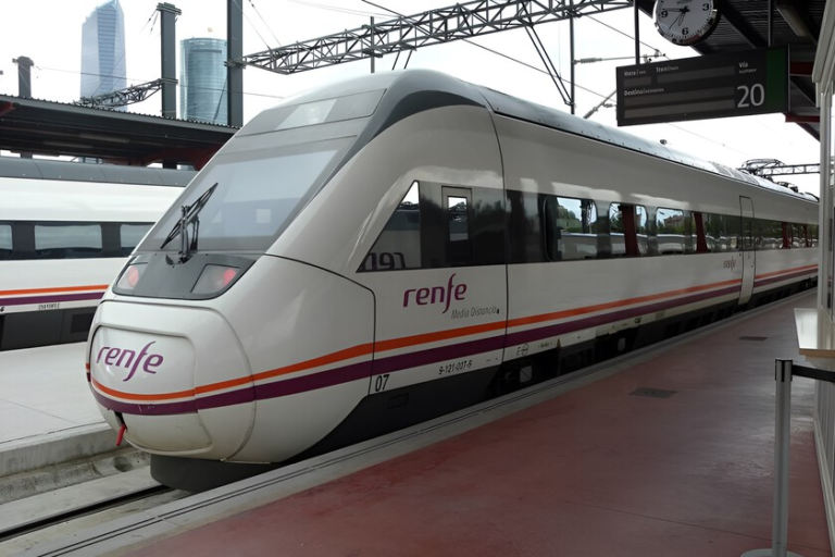 Tras el apagón, Adif tiene un problema en sus vías: tres trenes “perdidos” en puntos remotos de la red – FGJ MULTIMEDIOS