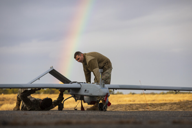 La última táctica de Ucrania es un dron que busca que lo atrapen. Cuando Rusia lo abre despliega su amenaza: un virus