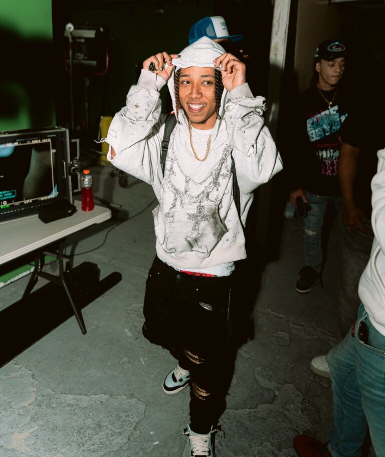 Huan62 celebra los 17 millones de reproducciones de su tema “Bájale 2”