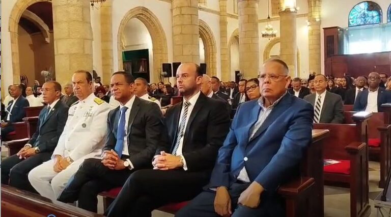 Contraloría conmemora su 96 aniversario con una misa en la Catedral Primada de América