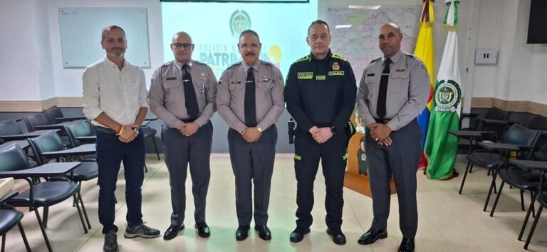 Policiales: Delegación de la Policía Nacional realiza recorrido tecnológico y operacional en Medellín, Colombia