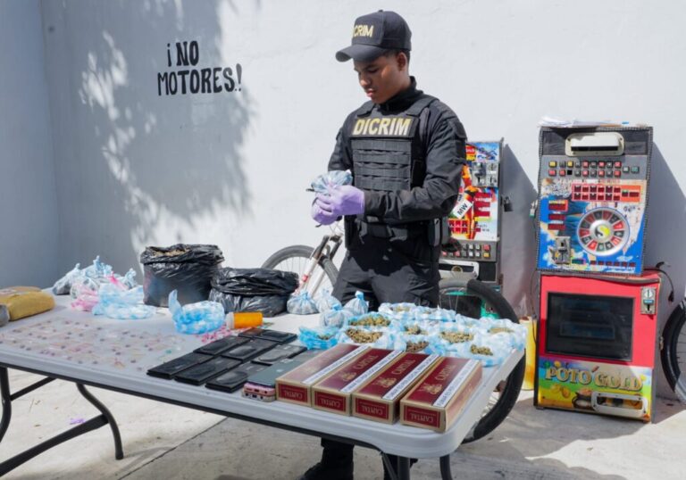 Policiales: Policía Nacional ocupa diversas drogas, objetos ilícitos durante operativo en el Ensanche Capotillo