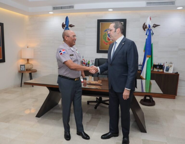 Policiales: Director general de la Policía Nacional recibe enviado especial de Emiratos Árabes en visita clave para cooperación en ciberseguridad y control vehicular