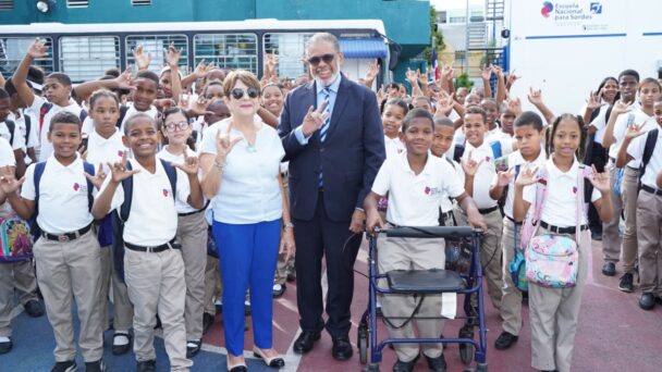 Director Desarrollo de la Comunidad apoyará Escuela Nacional para Sordos