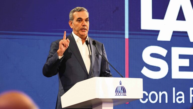 Abinader sobre proyecto que busca regular libertad de prensa