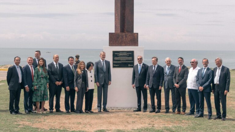 Rey de España, Abinader y Carolina Mejía inauguran monumento a la paz y la libertad en Malecón de SD