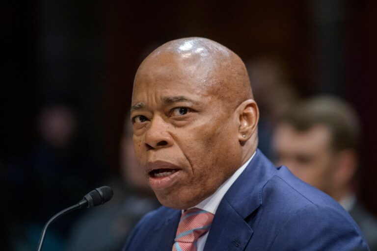 Eric Adams lanza programas para impulsar oportunidades de vivienda y empleo para veteranos de NYC