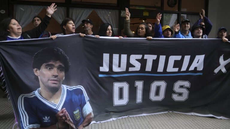 Suspenden juicio de Maradona durante una semana por acusación a una jueza #FVDigital