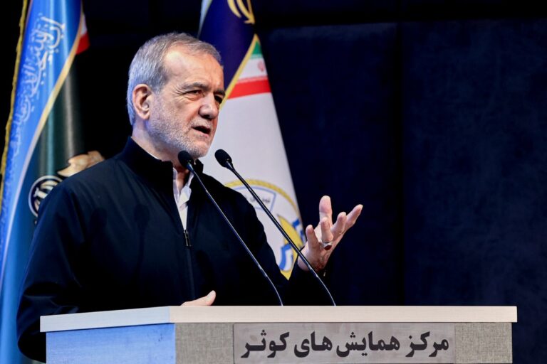 Irán denuncia que Trump habla de paz y amenaza al mismo tiempo, asegura que no le teme