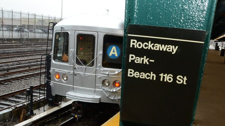 El servicio de tren A hacia Rockaways, Queens se reanuda
