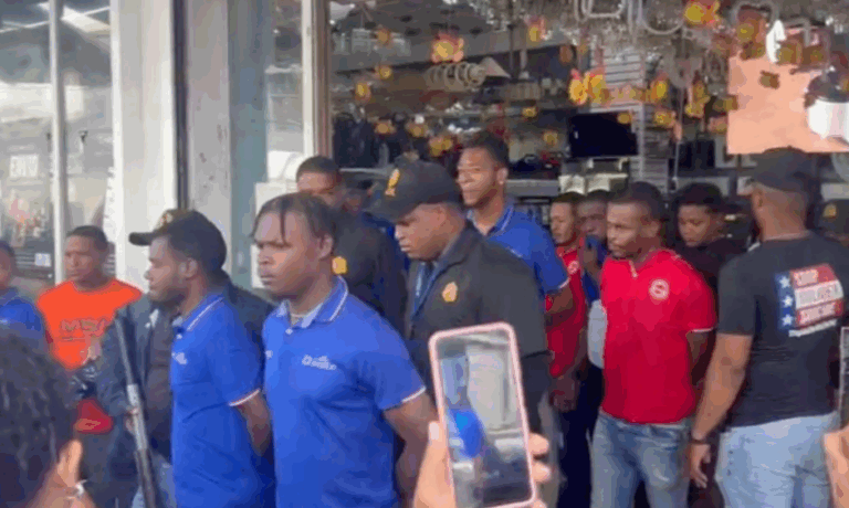 Migración arresta un lote de empleados haitianos en tienda china (video) – #DeInteres   #FVDigital