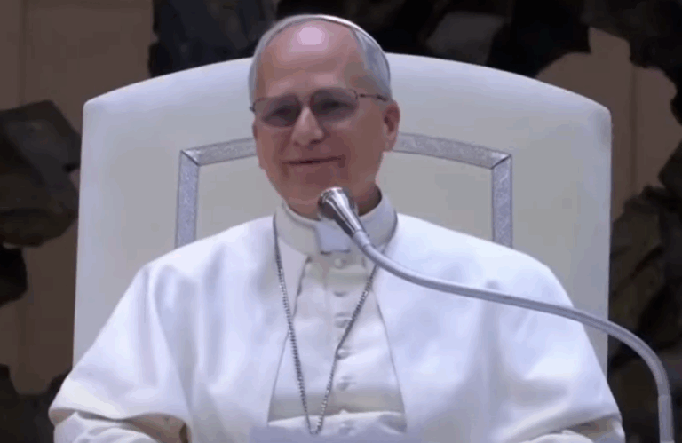 El papa rechaza tomarse una ‘selfie’ – #DeInteres   #FVDigital