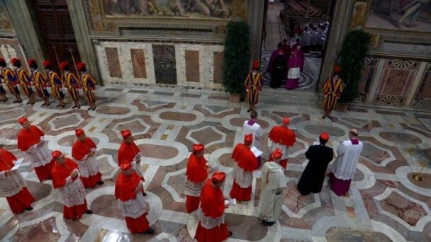 Conclave-en-el-Vaticano-segundo-dia-608x342.jpeg