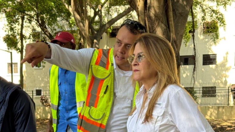 Carolina Mejía supervisa trabajos preventivos para mitigar efectos de la vaguada