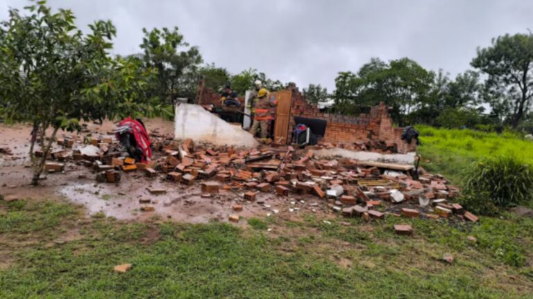 Destrozos y cortes de energía en Paraguay por fuerte temporal