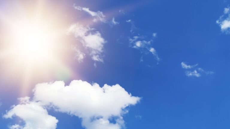 Prevén día caluroso y escasas lluvias en este miércoles