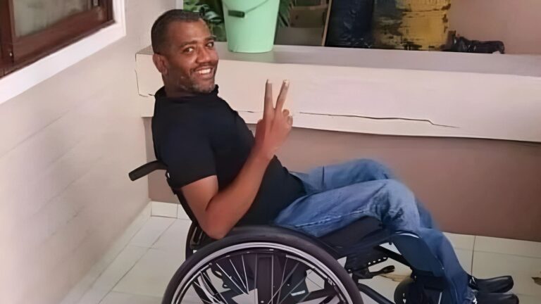 Hombre en silla de ruedas mata a su padre e hiere a un sobrino